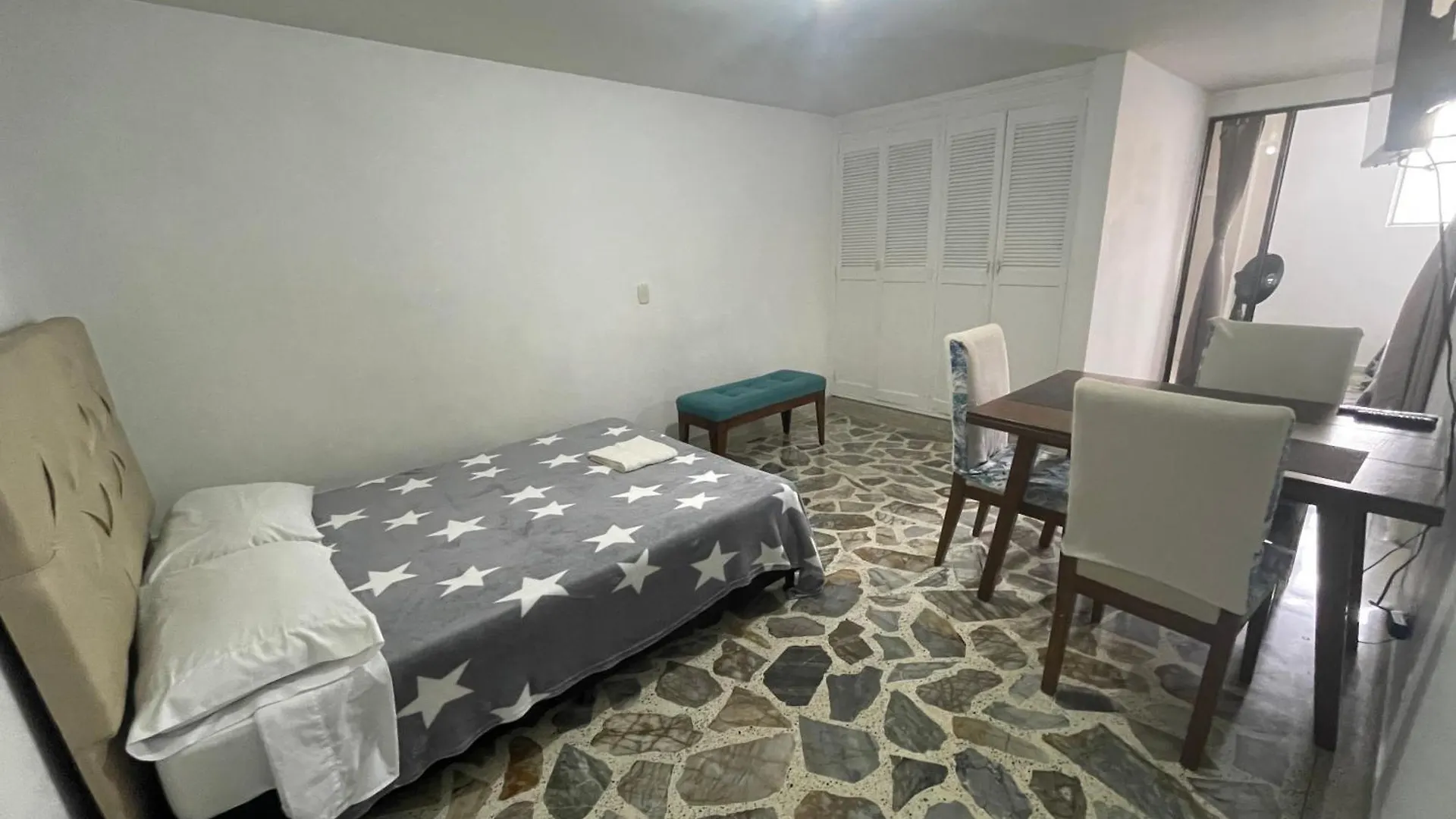 Apartamento Comodo En Laureles , Centrico Y Bien Ubicado Apto 301 contacts